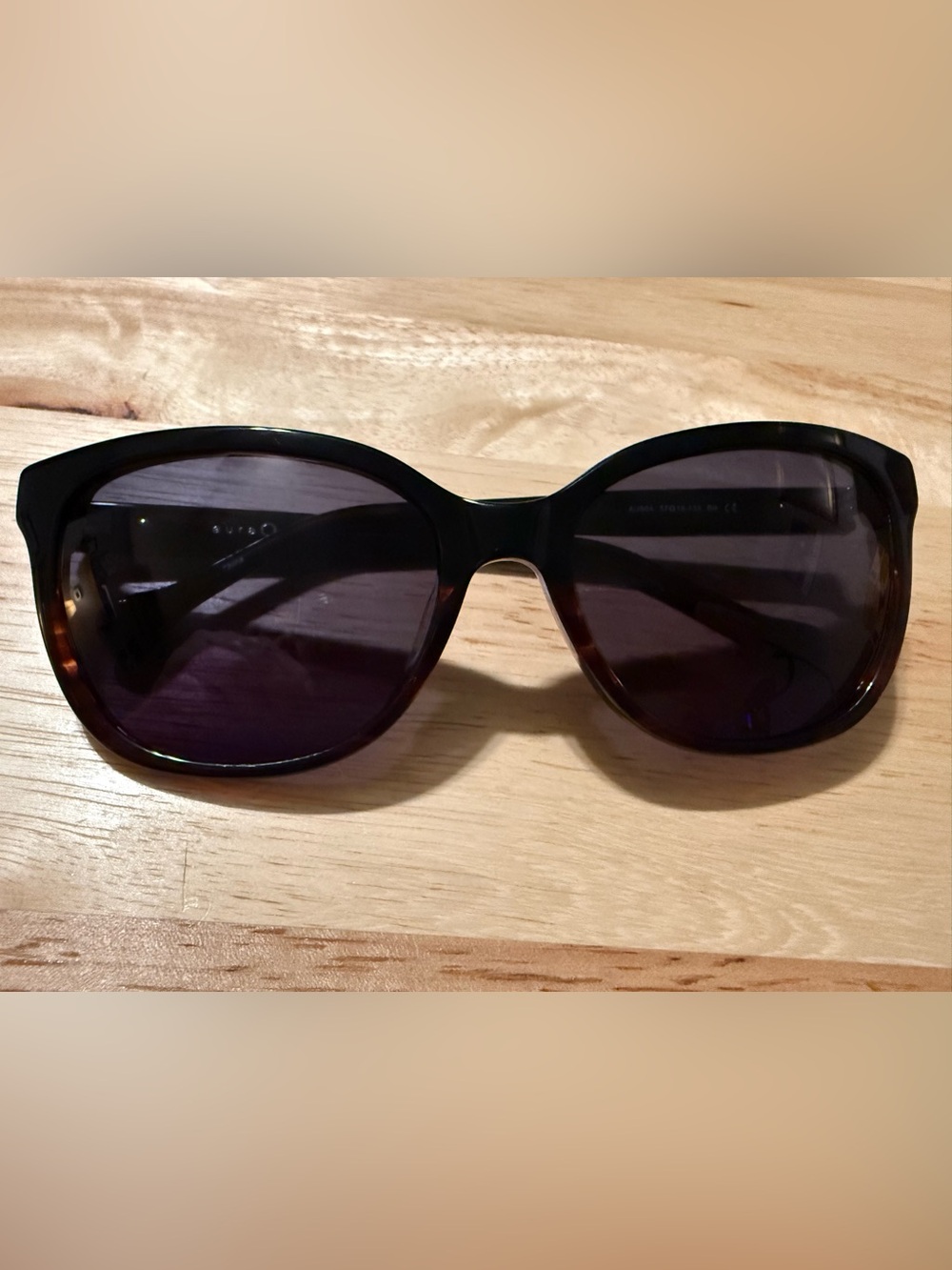 Classic Black Women's Sunglasses - Sleek UV Protection
